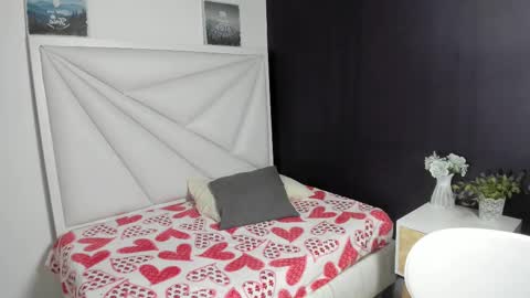 Snapshot of paula_zambrano7 chatting on 12, 9, 2025 Paula online show from 12, 9, 2025
