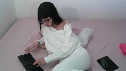 Snapshot of paulainblue chatting on 26, 10, 2025   online show from 26, 10, 2025