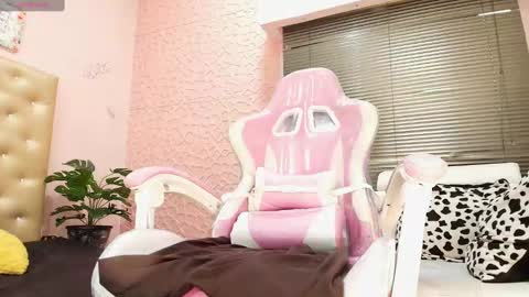 Snapshot of paulinasaeenz chatting on 10, 1, 2025 PaulinaSaennz online show from 10, 1, 2025