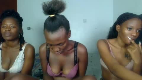 peach_ebonny online show from 25, 6, 2026