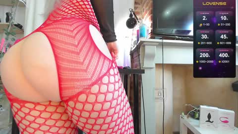 Snapshot of peachyym chatting on 20, 12, 2024 Help me to reach 200 thumbs up  online show from 20, 12, 2024