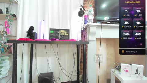 Snapshot of peachyym chatting on 27, 12, 2024 Help me to reach 200 thumbs up  online show from 27, 12, 2024