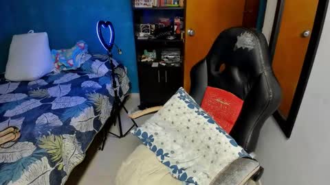 Tangerine Penaut online show from 17, 10, 2025