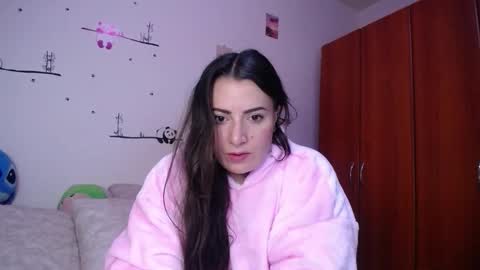 Snapshot of pearl_3 chatting on 27, 9, 2025 Pearl online show from 27, 9, 2025