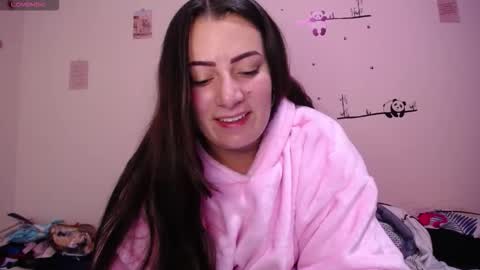 Snapshot of pearl_3 chatting on 15, 10, 2025 Pearl online show from 15, 10, 2025