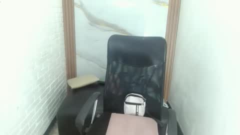 Snapshot of penelopee_rouse chatting on 13, 10, 2025 Penelopee Rouse online show from 13, 10, 2025