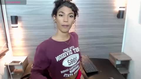 Snapshot of penelopee_rouse chatting on 9, 11, 2025 Penelopee Rouse online show from 9, 11, 2025