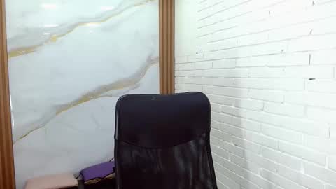 Snapshot of penelopee_rouse chatting on 14, 12, 2025 Penelopee Rouse online show from 14, 12, 2025