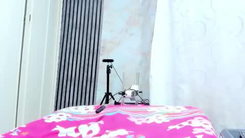 Snapshot of perla_blue1 chatting on 13, 11, 2025 perla_blue1 online show from 13, 11, 2025