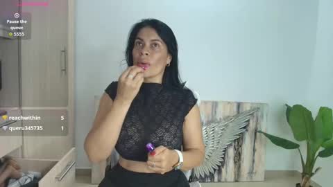 Snapshot of perla_hot4u chatting on 23, 3, 2026 online show from 23, 3, 2026