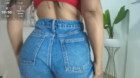 Snapshot of perla_hot4u chatting on 16, 4, 2026 online show from 16, 4, 2026