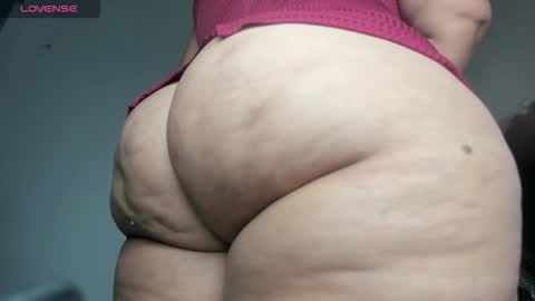 Snapshot of pervertt_mommy chatting on 3, 11, 2025  Alexandra  online show from 3, 11, 2025