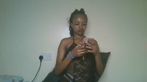 Snapshot of petal_palette chatting on 12, 6, 2026 Lolly online show from 12, 6, 2026