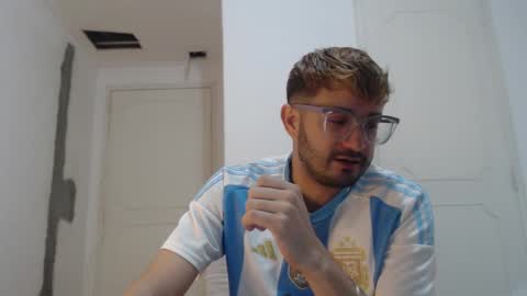 Snapshot of peter_x_annaud chatting on 4, 2, 2025 FELIPE online show from 4, 2, 2025