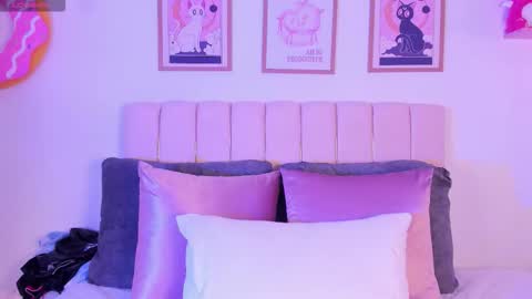 Im Rosse but u can call me Rossie or Rosita . online show from 31, 10, 2025