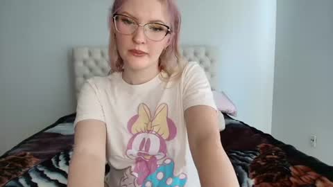 Snapshot of petite_cupcake chatting on 8, 7, 2026 Little cupcake online show from 8, 7, 2026