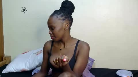 Snapshot of petite_desiree chatting on 29, 11, 2025 Desiree online show from 29, 11, 2025