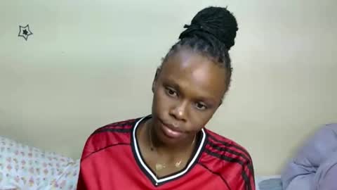 Snapshot of petite_desiree chatting on 3, 12, 2025 Desiree online show from 3, 12, 2025