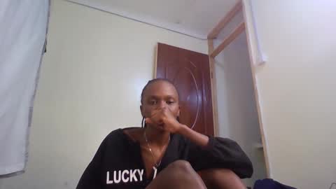 Snapshot of petite_desiree chatting on 22, 2, 2026 Desiree online show from 22, 2, 2026