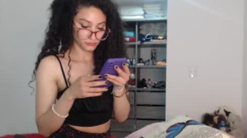 Snapshot of petite_kurly_qt chatting on 28, 9, 2025 loli online show from 28, 9, 2025