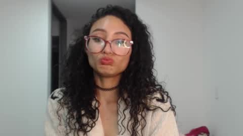 Snapshot of petite_kurly_qt chatting on 19, 10, 2025 loli online show from 19, 10, 2025