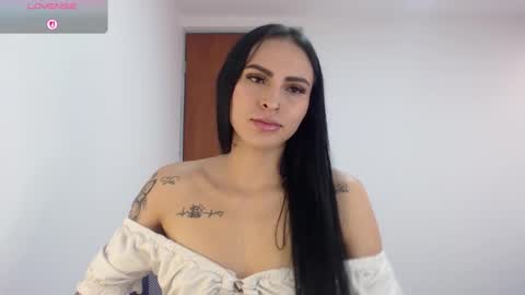 Snapshot of petite_linda chatting on 3, 12, 2025 Linda online show from 3, 12, 2025