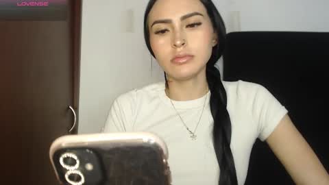 Snapshot of petite_linda chatting on 11, 2, 2026 Linda online show from 11, 2, 2026