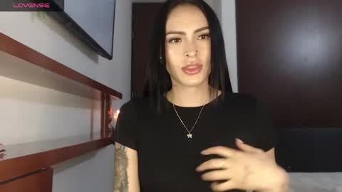 Snapshot of petite_linda chatting on 4, 3, 2026 Linda online show from 4, 3, 2026