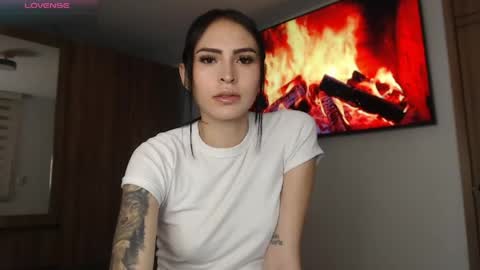 Snapshot of petite_linda chatting on 19, 4, 2026 Linda online show from 19, 4, 2026