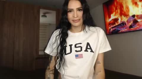 Snapshot of petite_linda chatting on 24, 4, 2026 Linda online show from 24, 4, 2026