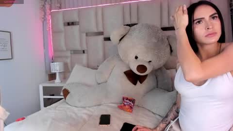 Snapshot of petite_linda chatting on 10, 5, 2026 Linda online show from 10, 5, 2026