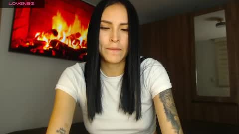 Snapshot of petite_linda chatting on 2, 6, 2026 Linda online show from 2, 6, 2026