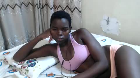 Snapshot of petite_love01 chatting on 29, 3, 2026 love online show from 29, 3, 2026