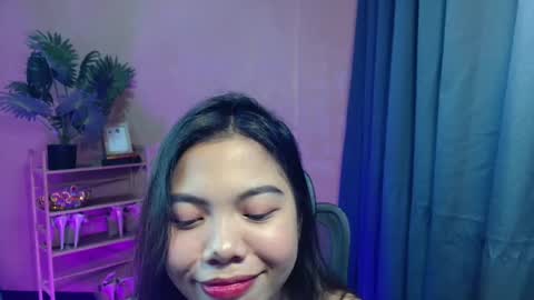 Snapshot of petite_novy chatting on 8, 3, 2025 Novy online show from 8, 3, 2025