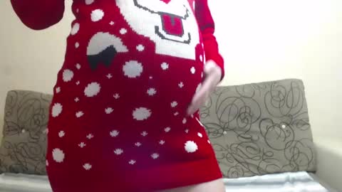 Snapshot of petite_red95 chatting on 27, 12, 2024 cosmina online show from 27, 12, 2024