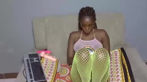 Snapshot of petite_tanya chatting on 7, 12, 2024 Tanya online show from 7, 12, 2024