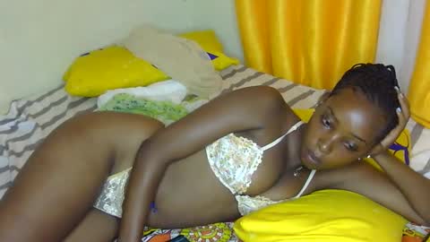 Snapshot of petite_tanya chatting on 25, 1, 2025 Tanya online show from 25, 1, 2025