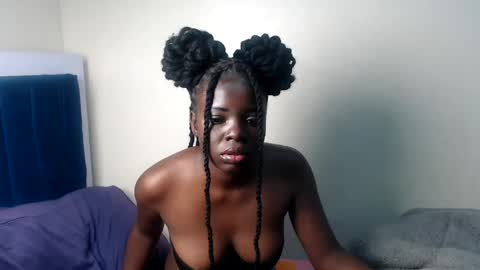 Snapshot of petitebeautyy chatting on 31, 5, 2026 petitebeautyy online show from 31, 5, 2026