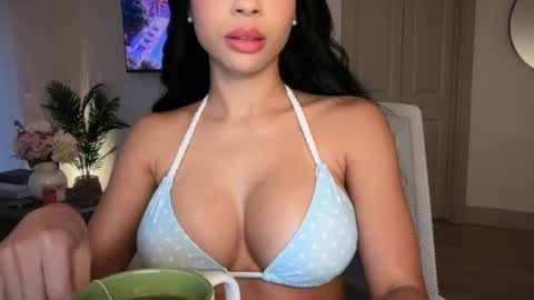 Snapshot of petiteprincess659846 chatting on 20, 7, 2026 PetitePrincess online show from 20, 7, 2026