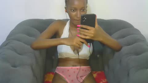 Snapshot of petitpearl chatting on 14, 2, 2025 petitpearl online show from 14, 2, 2025