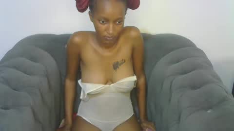 Snapshot of petitpearl chatting on 23, 2, 2025 petitpearl online show from 23, 2, 2025