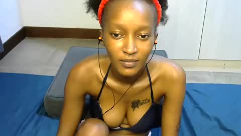 Snapshot of petitpearl chatting on 4, 3, 2025 petitpearl online show from 4, 3, 2025