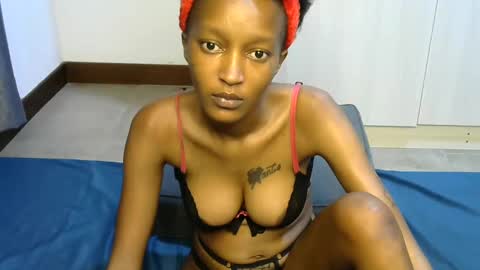 Snapshot of petitpearl chatting on 5, 3, 2025 petitpearl online show from 5, 3, 2025