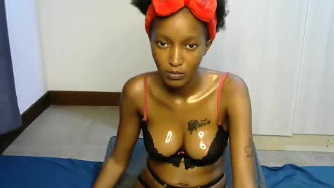 Snapshot of petitpearl chatting on 5, 3, 2025 petitpearl online show from 5, 3, 2025