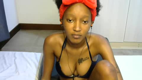 Snapshot of petitpearl chatting on 6, 3, 2025 petitpearl online show from 6, 3, 2025