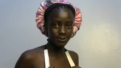 Snapshot of petitte_gyaal chatting on 12, 10, 2025 petitte_gyaal online show from 12, 10, 2025