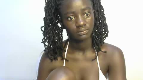 Snapshot of petitte_gyaal chatting on 18, 10, 2025 petitte_gyaal online show from 18, 10, 2025