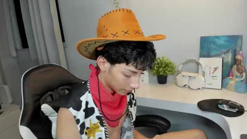 Phil.   INDEPENDENT MODEL online show from 1, 11, 2025