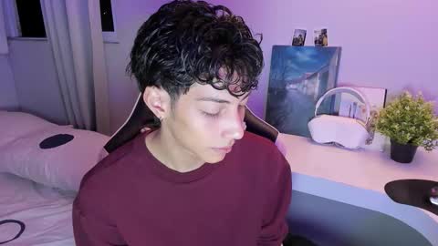 Phil.   INDEPENDENT MODEL online show from 3, 12, 2025