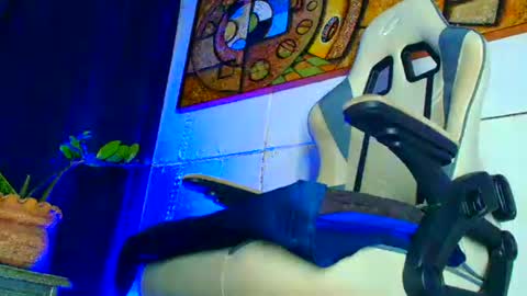 Snapshot of phlilloyhighclouds chatting on 27, 10, 2025 phlilloyhighclouds online show from 27, 10, 2025